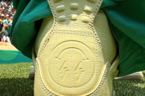 J Balvin 登上世界杯开幕舞台，全球首秀 Air Jordan 4「Lemonade」鞋款