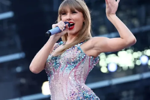 Taylor Swift 新专辑《The Life of a Showgirl》空降 Billboard 200 破纪录夺第一