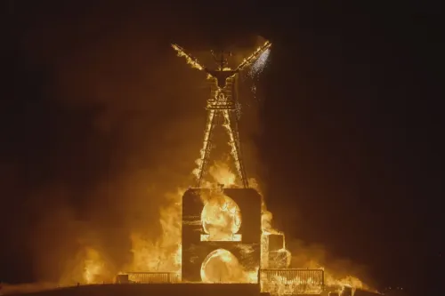 HBO Max 上线震撼新片：Burning Man 纪录片系列《The Man Will Burn》首播