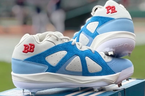 Bad Bunny 携手 adidas 为 Puerto Rico 国家队打造限定 BadBo 1.0 钉鞋