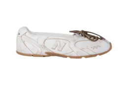 Miu Miu × New Balance 530 SL 推出「White」与「Cinnamon」芭蕾平底鞋版本