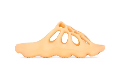 adidas 新款拖鞋 YEEZY 450 Slide 最新配色「Cream」正式登场