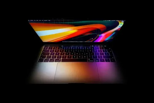 搭载 OLED 触摸屏的 MacBook Ultra 预计最早年底发布