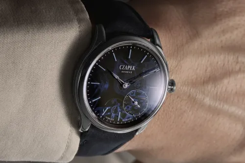 Czapek 将擒纵机构反转，推出镂空 Promenade Transparencies Aqua Blue 腕表