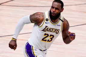 LeBron James 宣布下个赛季将换回熟悉球衣背号「23」