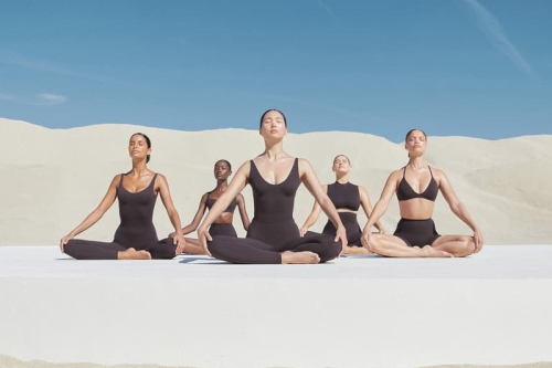 Kim Kardashian 推出 NikeSKIMS 全新「Studio Stretch」胶囊系列正式登场