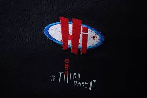 Crispin Glover 于《The Third Parent》前导预告中恐吓 Rob Lowe 一家