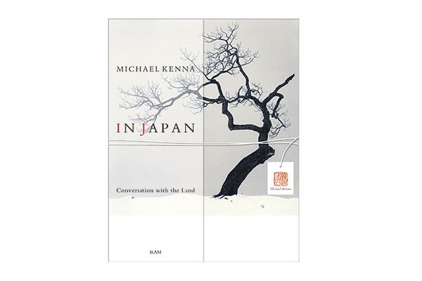 MICHAEL KENNA "IN JAPAN" CONVERSATION WITH THE LAND 摄影展览