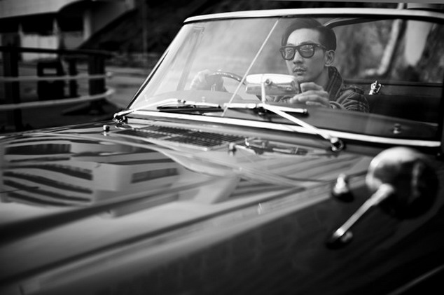 李灿森示范Subcrew by mikli "Take A Long Way Home" 系列太阳眼镜，享受驾车的乐趣！