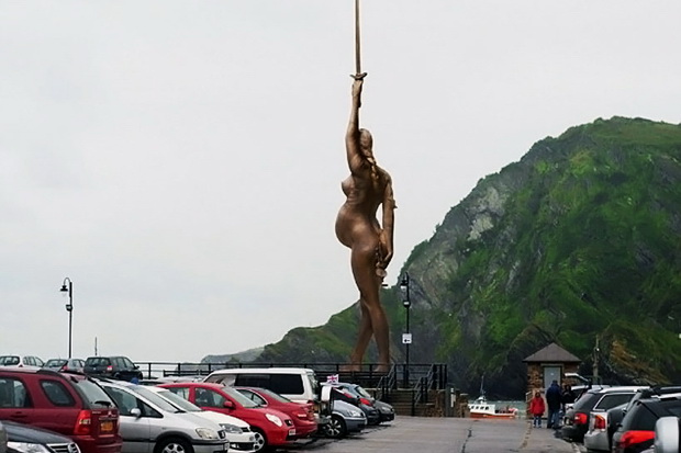 Damien Hirst 计划将 “Verity” 巨型雕塑放置于英国