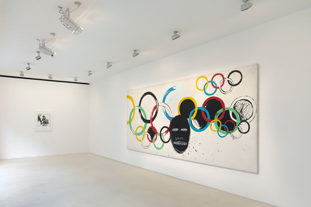 Gagosian Gallery 展出 Andy Warhol 与 Jean-Michel Basquiat 联手打造的“Olympic Rings”艺术创作