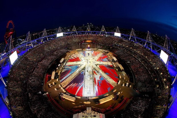 Damien Hirst 展现独特英国国旗艺术创作于 2012 London Olympics 伦敦奥运闭幕式