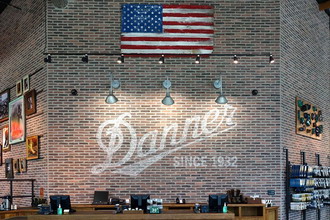 带你一探美国靴履品牌 Danner 的工厂店