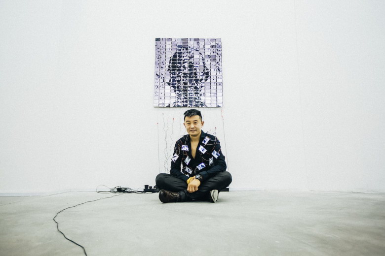 专访「艺术骇客」刘勃麟 - 谈论「隐形」艺术创作与最新个展《光和眼睛的距离》