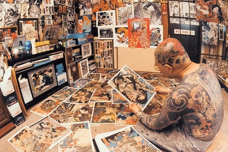 《100 Years of Tattoos》通过 300 余幅珍贵影像回顾纹身艺术发展史