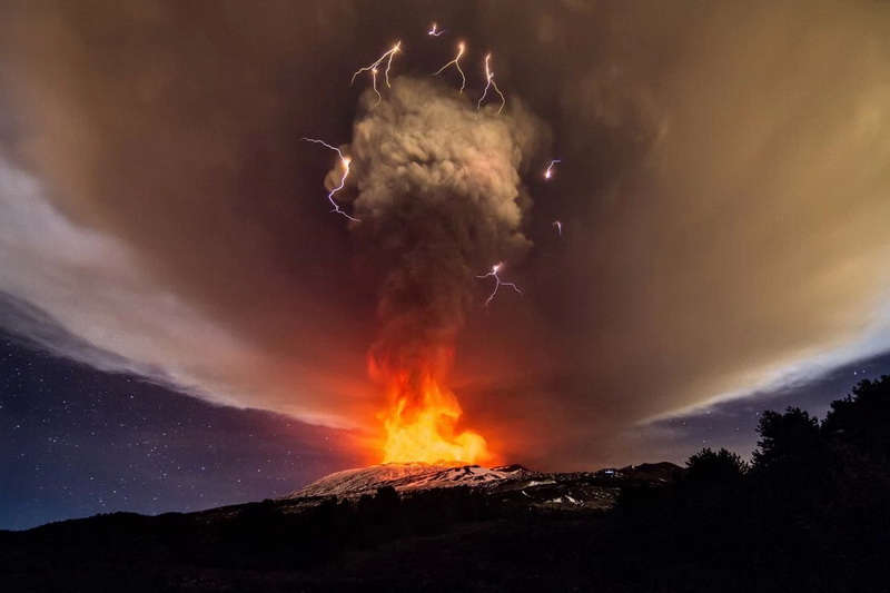 Marco Restivo 完美捕捉西西里火山 Mount Etna 爆发极罕奇景