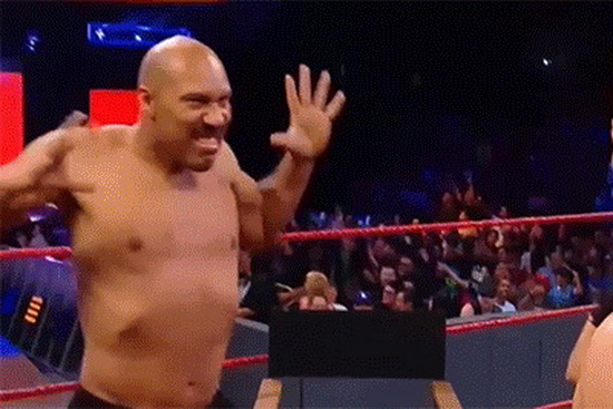 LaVar Ball 于 WWE 拳台脱衣挑衅明星摔角手！
