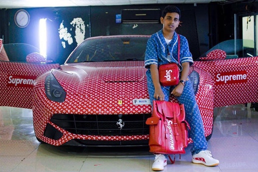 迪拜富童 Money Kicks 打造 Ferrari 定制「Supreme × Louis Vuitton」涂装