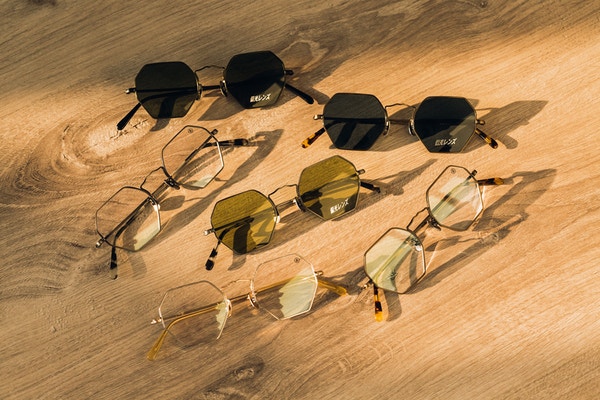 TVR 推出全新「TVR517」复古八角形眼镜系列