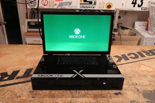 民间高手将 Xbox One X 改造成「Xbook One X」笔记本电脑