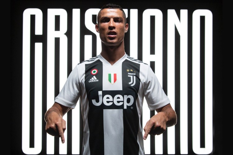 Cristiano Ronaldo 正式现身 Juventus 意大利都灵总部