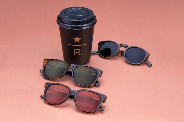 RETROSUPERFUTURE 携手 Starbucks 打造全新联名太阳眼镜系列