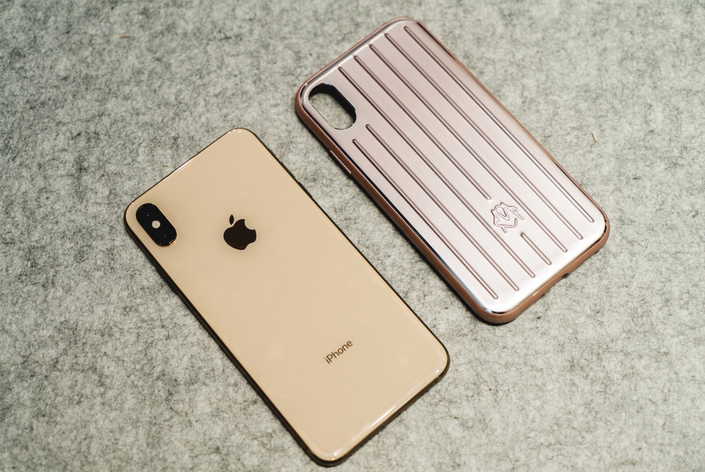 近赏 RIMOWA 最新铝制 iPhone Case
