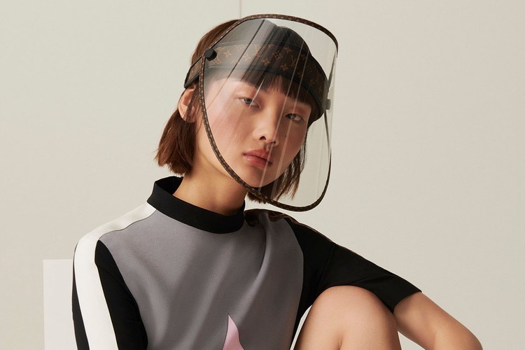 Louis Vuitton 推出全新经典印花透明面罩