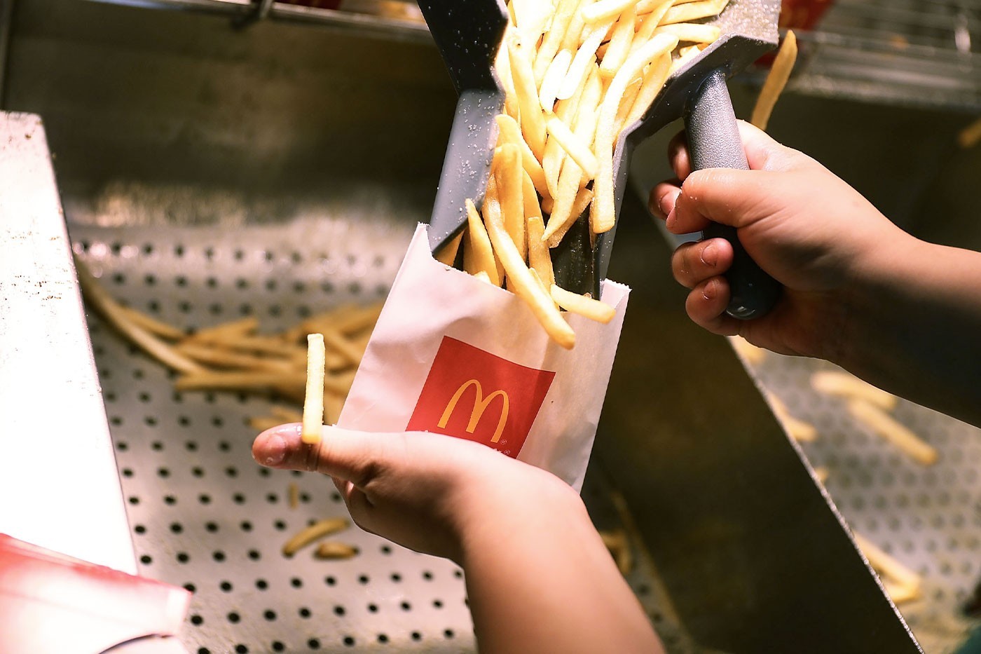 日本麦当劳 McDonald's 将暂停供应中、大份薯条