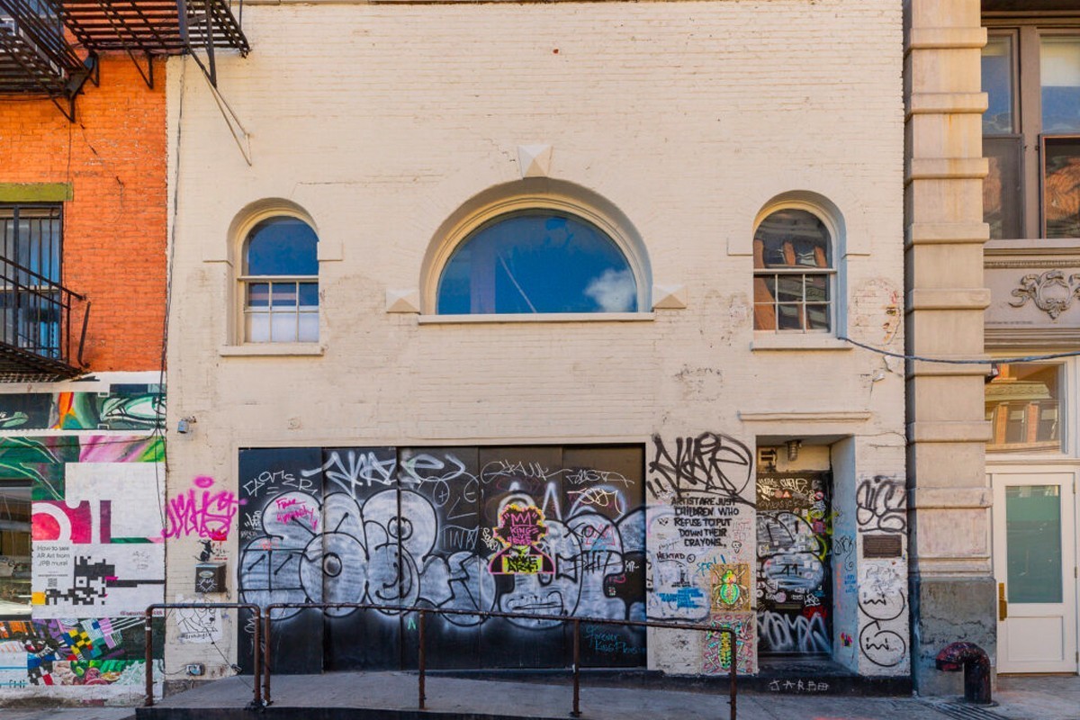 已故艺术家 Jean-Michel Basquiat 生前最终纽约住所及工作室开放出租