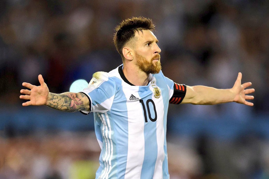 背水一战！Lionel Messi 上演「帽子戏法」帮助阿根廷晋级 2018 俄罗斯世界杯