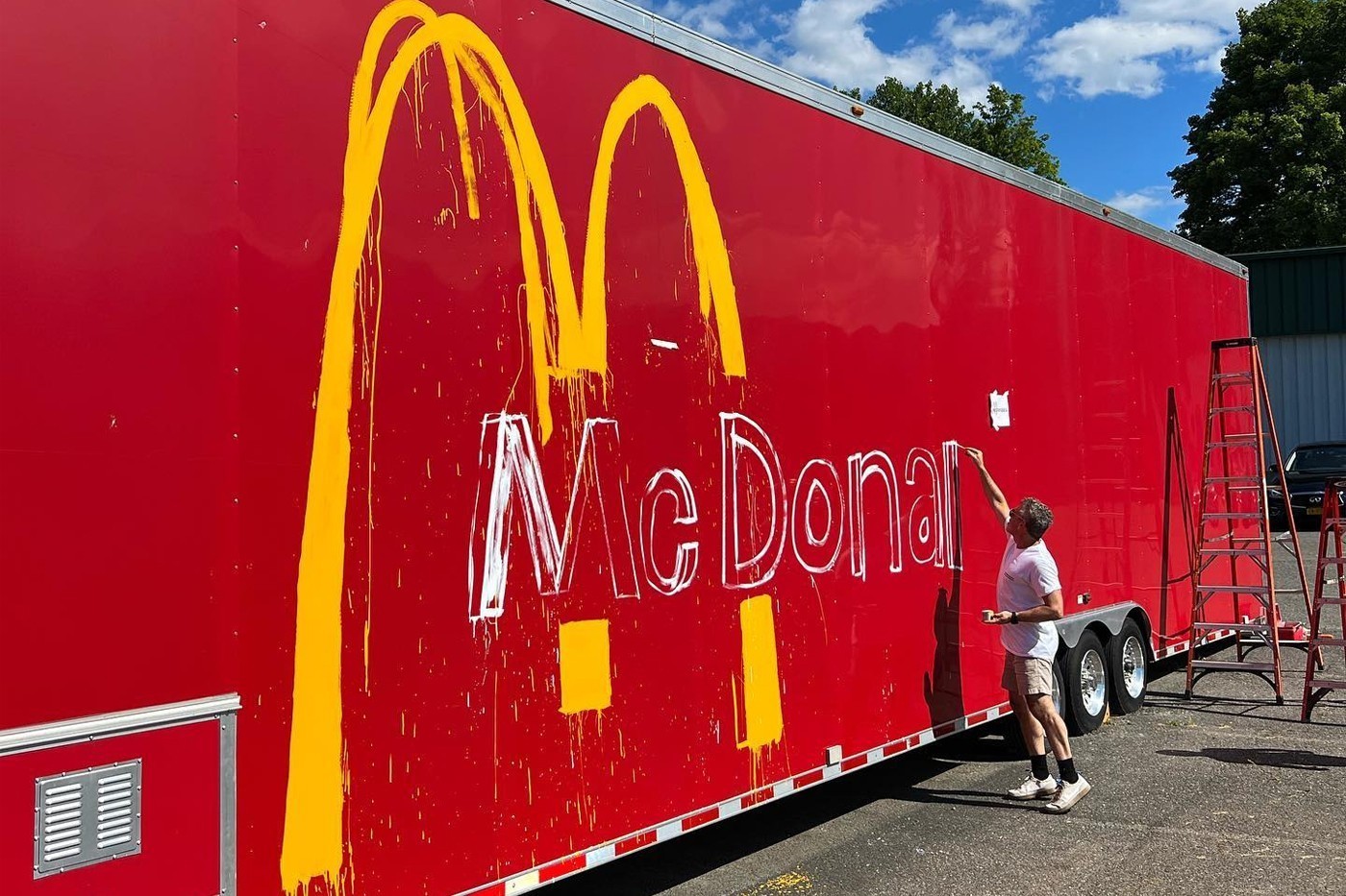 Tom Sachs 率先展示全新 McDonald's 主题公共艺术作品