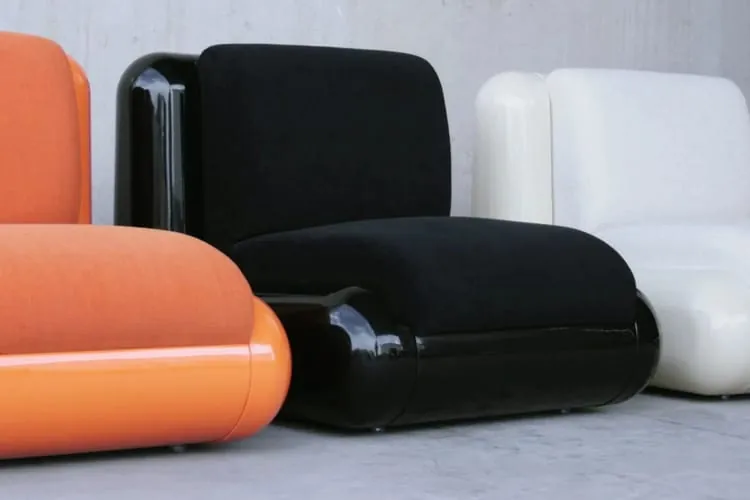 伦敦设计工作室 Holloway Li「T4」系列椅正式推出全新黑色迭代