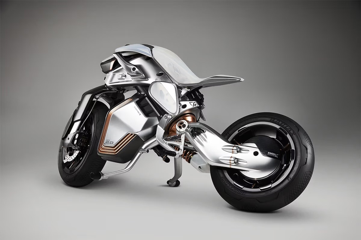 雅马哈 YAMAHA 发表全新电能概念摩托车 MOTOROiD2