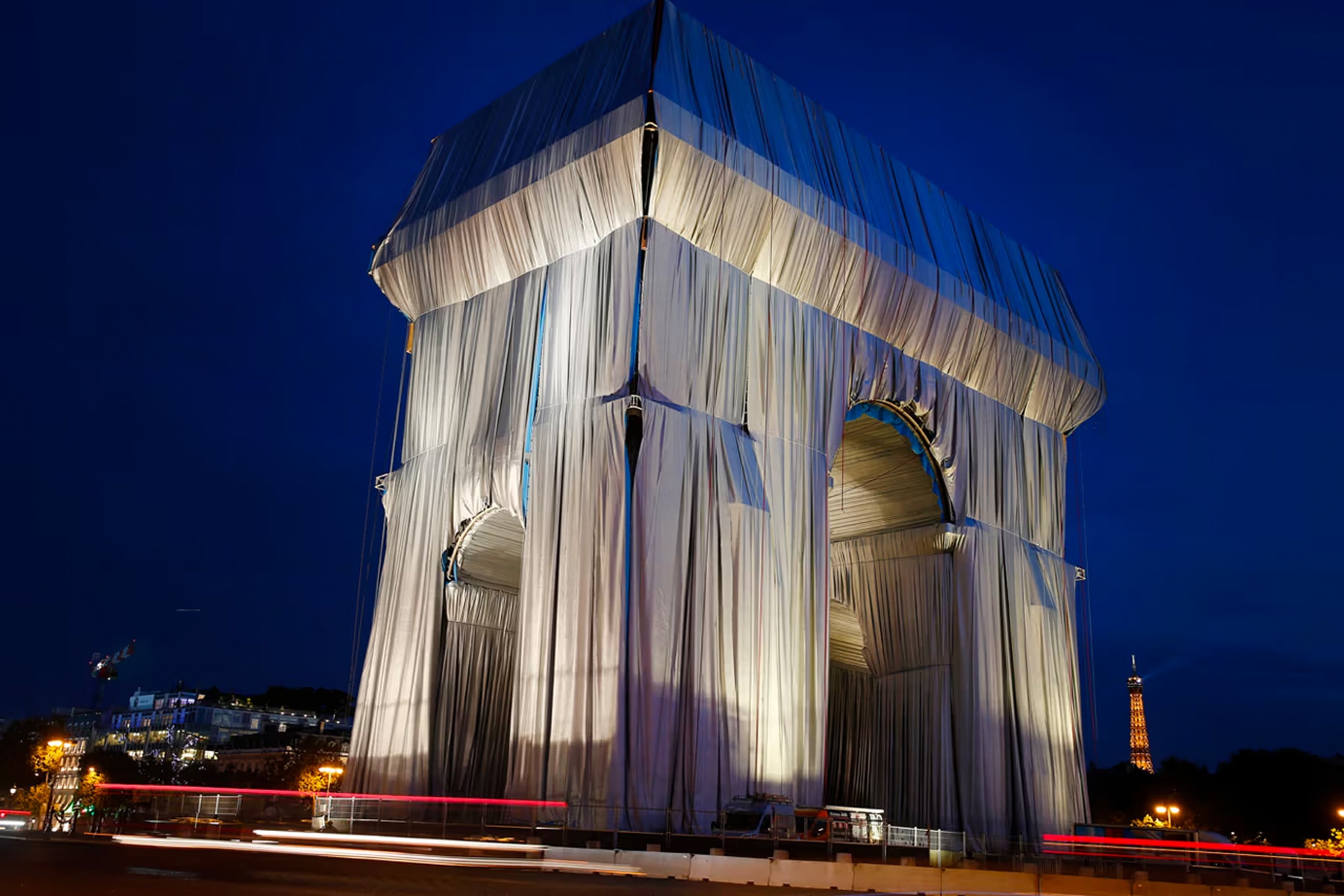 已故地景艺术家 Christo 与 Jeanne-Claude 作品《包裹凯旋门》将被回收用于 2024 巴黎奥运