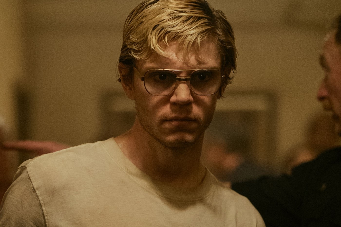 Netflix 杀人犯影集《食人魔达默》真实人物配戴眼镜以 $15 万美元出售