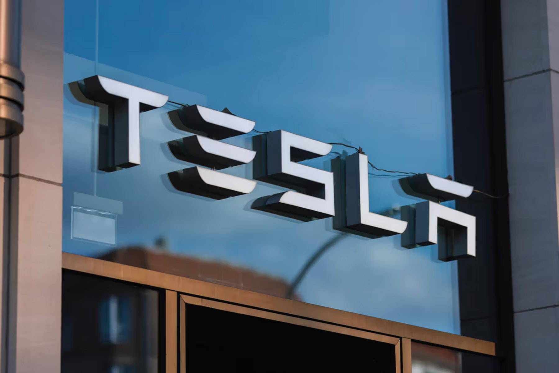 特斯拉 Tesla 强力竞争对手，比亚迪 BYD 上年汽车产量远超 Tesla