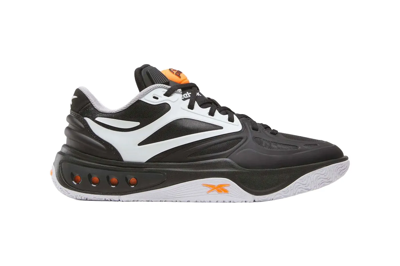 Reebok 为现代篮球赛场打造 Engine A「Pump」鞋款