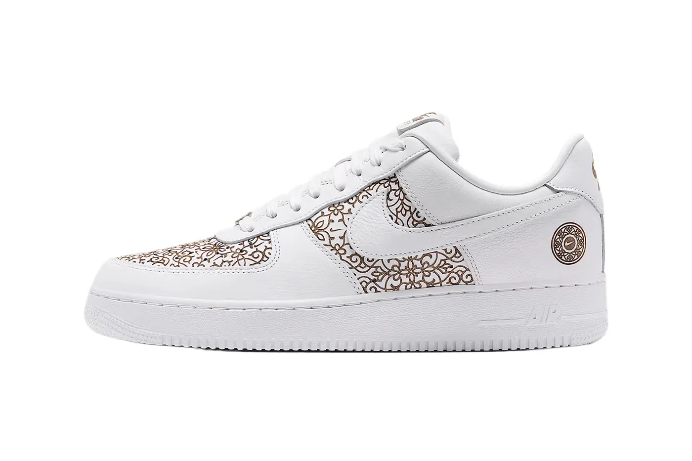 Nike Air Force 1 Low「Family Reunion」将北非阿拉伯式几何图案融入白色皮革鞋身