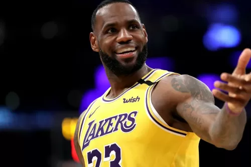 疑似触发健康安全协议?NBA 官方宣布 LeBron James 无需停赛