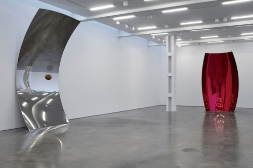 Anish Kapoor 纽约新展《Mirror Works》:镜面雕塑颠覆感知