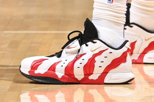 消息称 Nike LeBron 21 Prime 96 全新配色「Varsity Red」有望于 2025 年问世