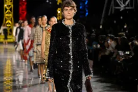 Matthieu Blazy 首秀点燃抢购热潮 Chanel 重回增长轨道