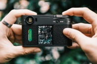 富士 FUJIFILM 推出全新「X half」轻巧型数码相机 FUJIFILM X-HF1