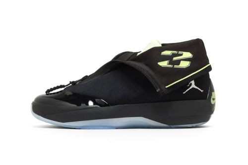 这双 Air Jordan 40「4028」配色鞋款汲取灵感自 Air Jordan 28