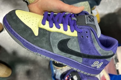 Supreme × Nike SB Dunk Low 2025 最新联名 Sample 鞋款率先曝光