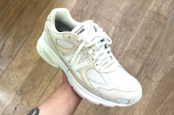 New Balance 联乘 Comme des Garçons HOMME 极简升级 2010 鞋型