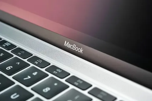 Apple 据报将于 2026 年秋季推出首款配备触控屏幕的 MacBook Ultra