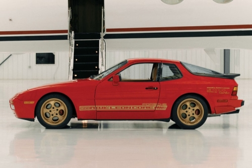 Aimé Leon Dore 携手 Porsche 打造 1986 944 Turbo 联名定制车型