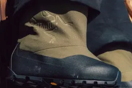 ARC’TERYX Postour 靴款将室内拖鞋隐藏于 GORE-TEX 外壳内